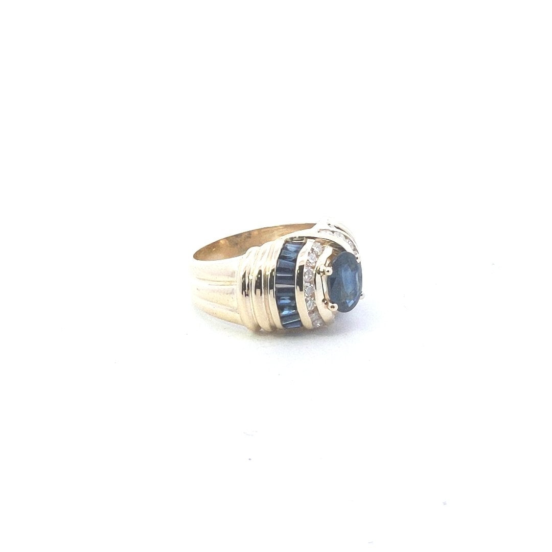 Estate $1500 14K Yellow Gold Oval Sapphire Diamond Ring