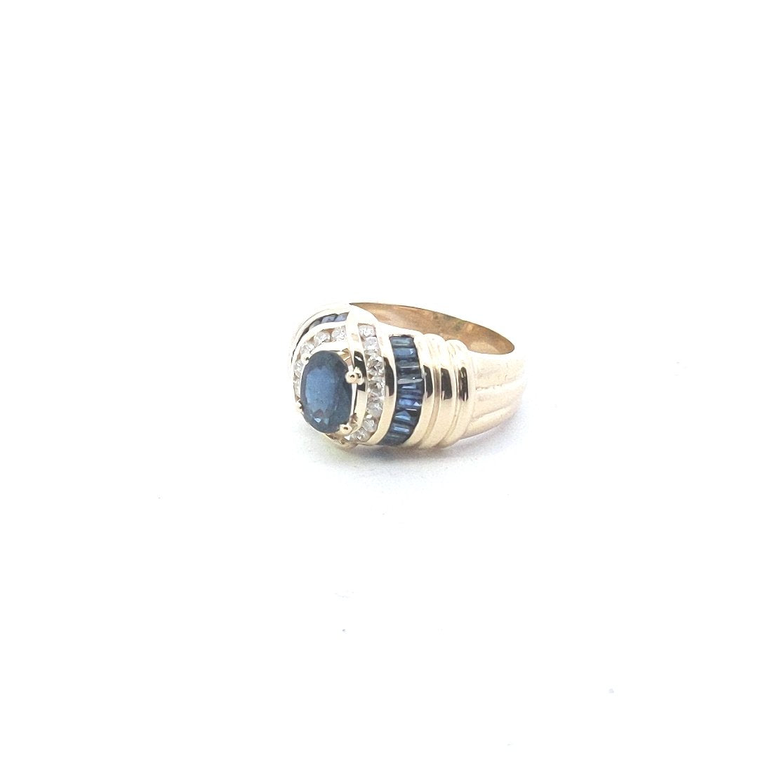 Estate $1500 14K Yellow Gold Oval Sapphire Diamond Ring