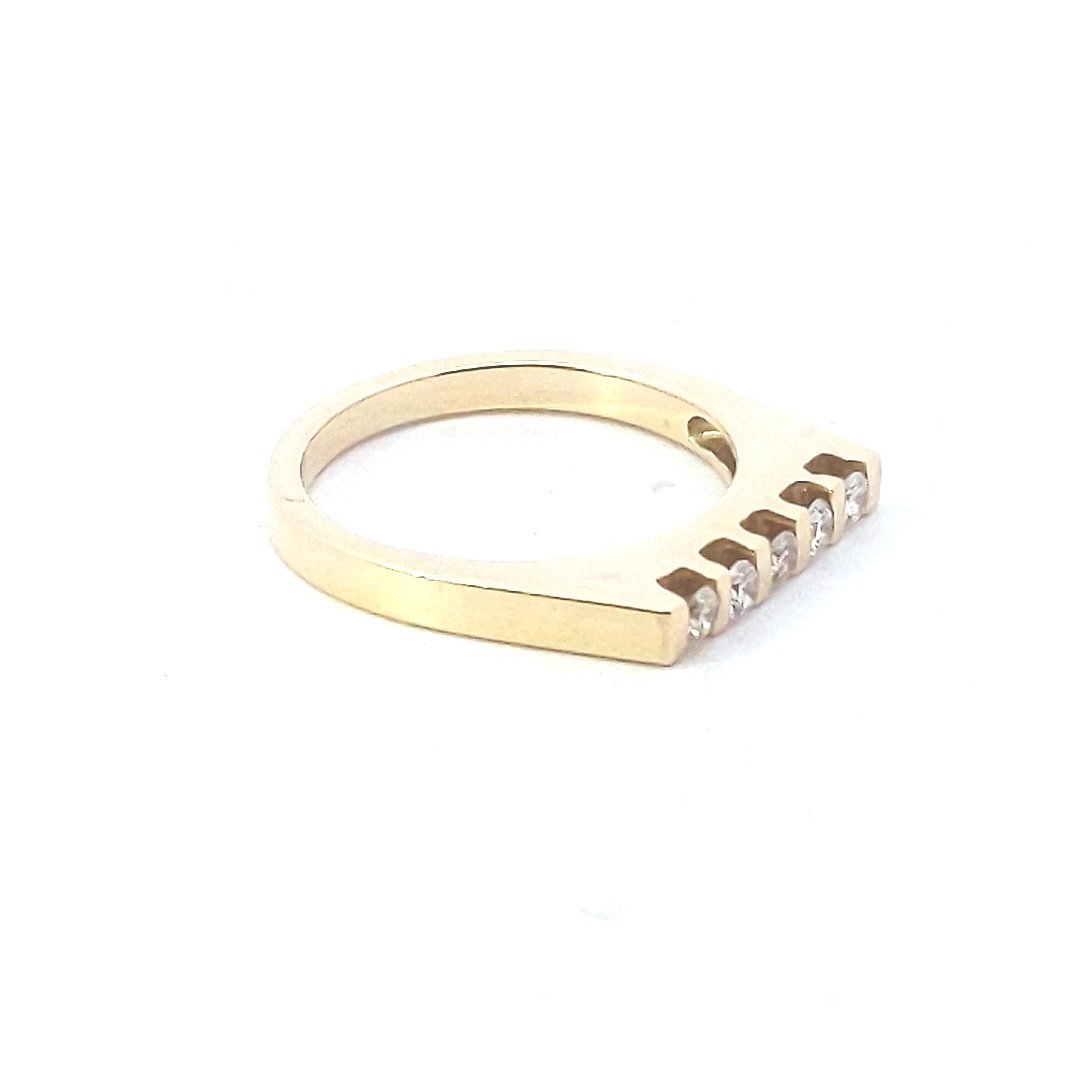 Estate $500 14K Yellow Gold 5 Stone Diamond Chanel Set Ring