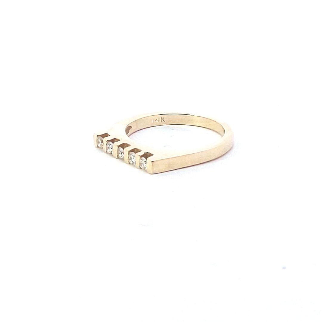 Estate $500 14K Yellow Gold 5 Stone Diamond Chanel Set Ring