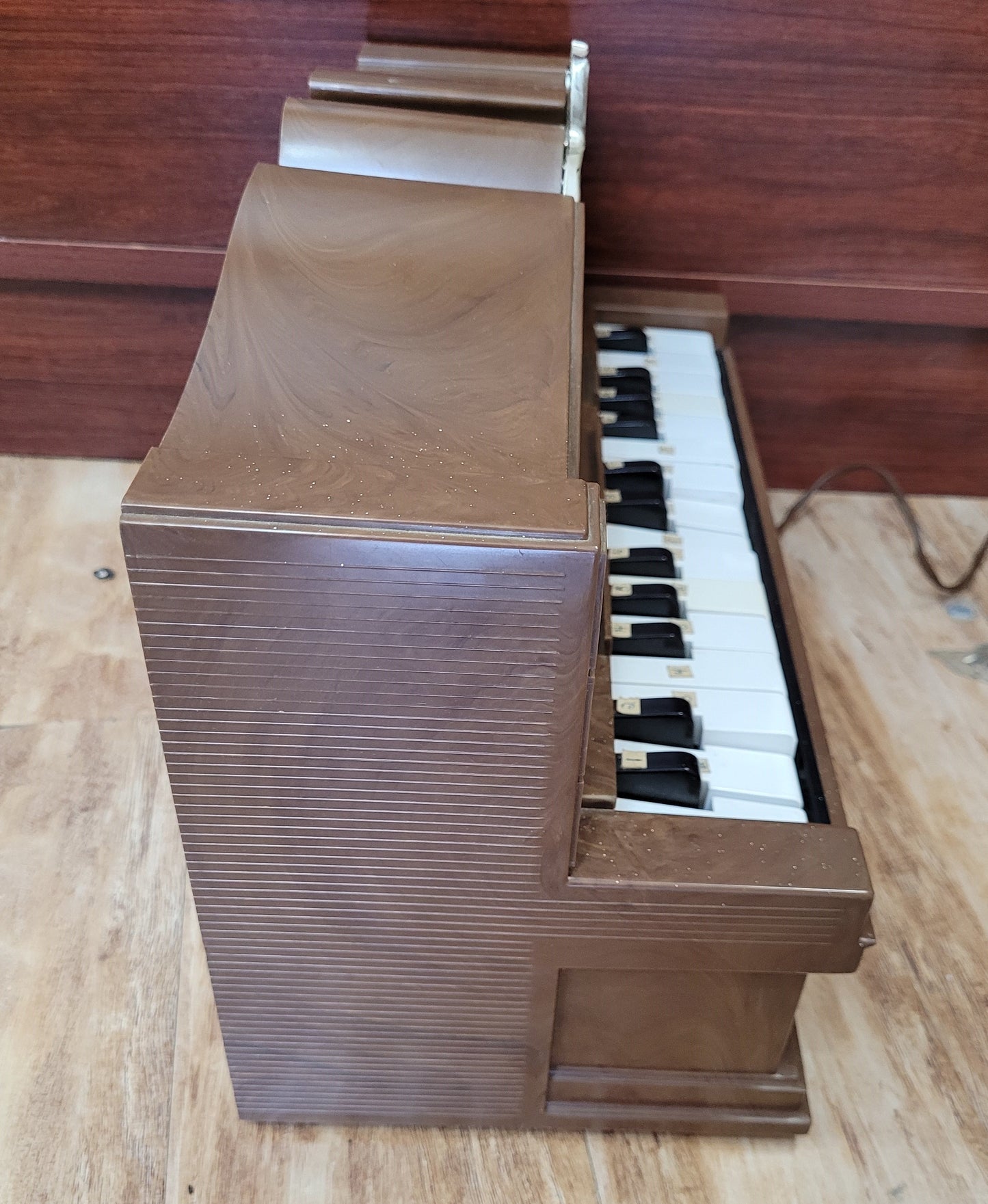 Electric Golden Pipe Organ Emenee