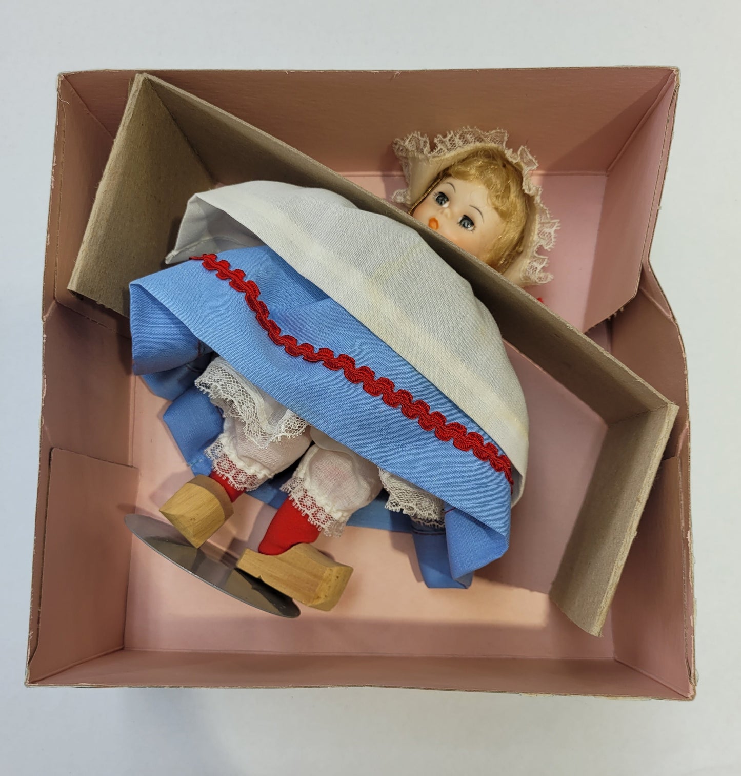 "Netherlands" 591 Madame Alexander Doll