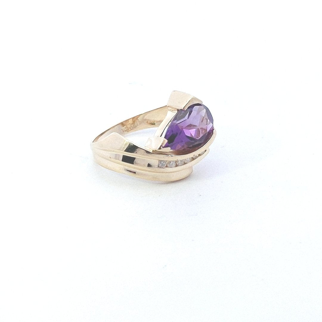 Estate $770 14K Yellow Gold Amethyst Diamond Ring