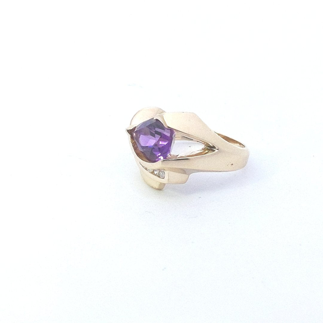 Estate $770 14K Yellow Gold Amethyst Diamond Ring