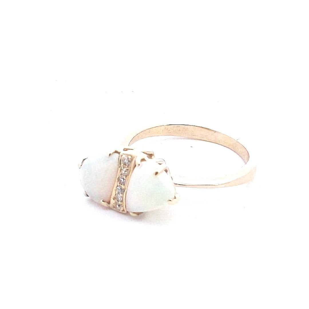 Vintage $450 14K Yellow Gold Opal Diamond Ring