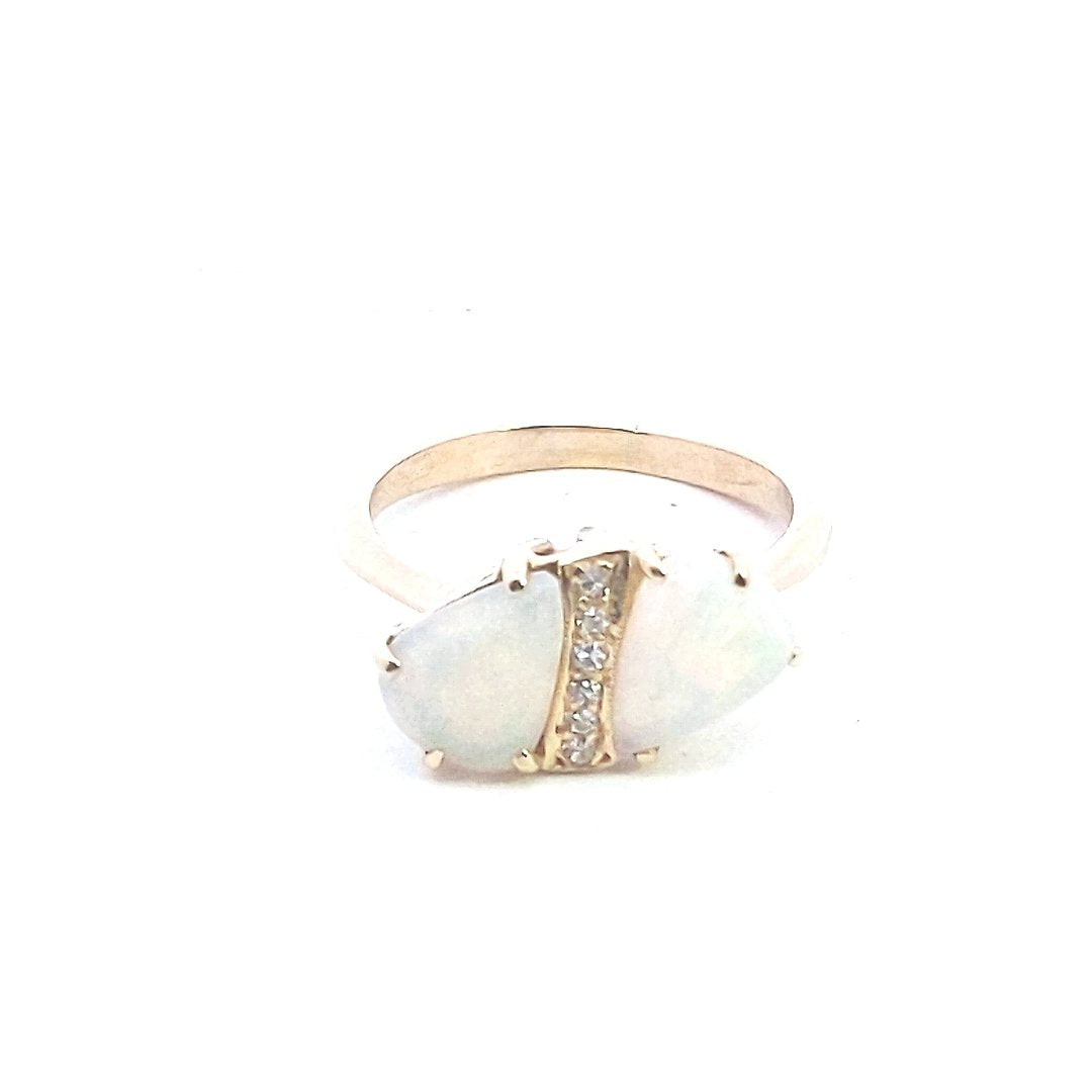 Vintage $450 14K Yellow Gold Opal Diamond Ring