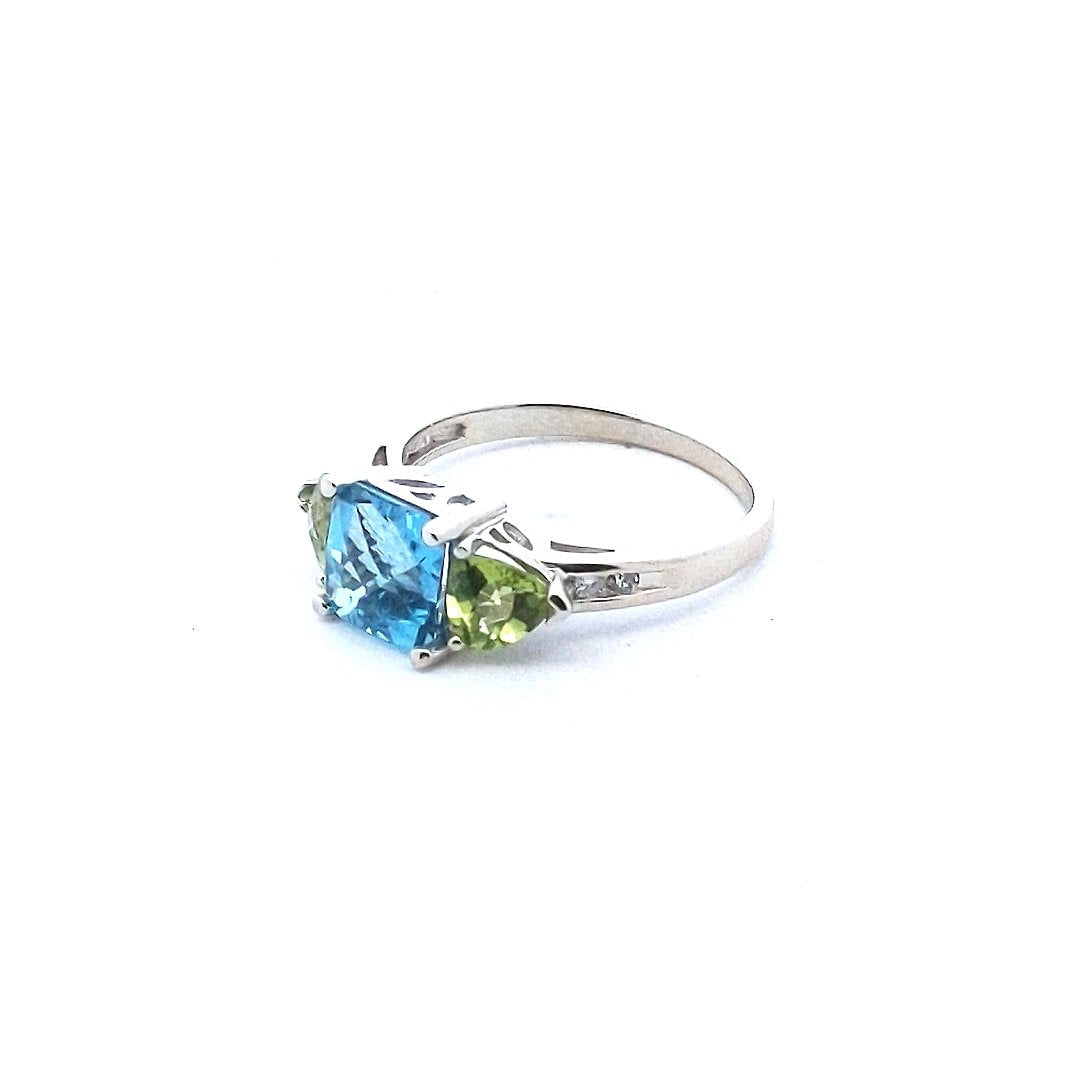 Estate $360 14K Whtie Gold EMA Blue Topaz Peridot Diamond Ring