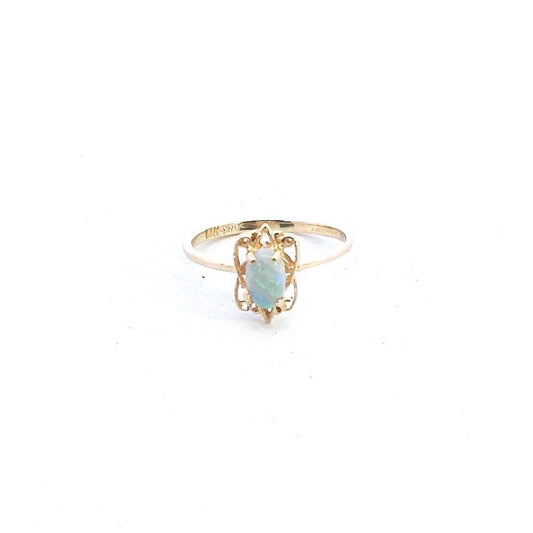 Vintage $150 14K Yellow Gold Oval Opal Ring