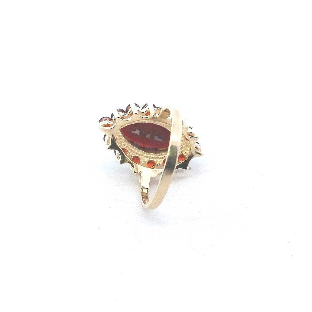 Vintage $260 10K Yellow Gold Marquise and Round Garnet Ring